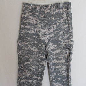 Camo Print Cargo Capri Pants